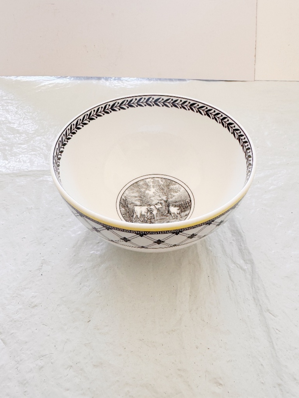 Villeroy & Boch Audun Pastoral Cattle Cow Scene Bowl Yellow Rim 5.5"